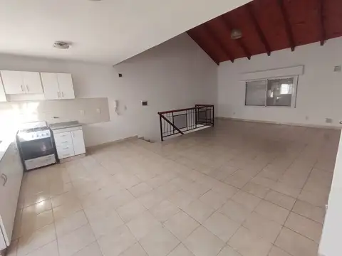 Venta departamento planta alta de dos dormitorios - Barrio Azcuenaga