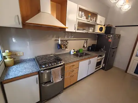 CASA EN VENTA 2 AMBIENTES C/ COCHERA BANFIELD ESTE
