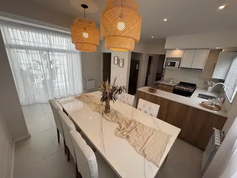 Casa 4 ambientes con 2 baños