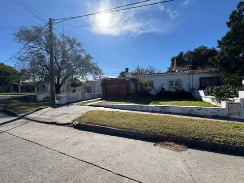 Casa de 3 Dormitorios en Barrio Residencial Olivos – Amplio Patio y Terreno de 3