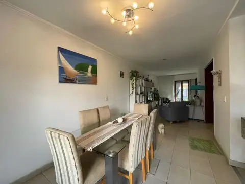 Casa 4 ambientes con 2 baños