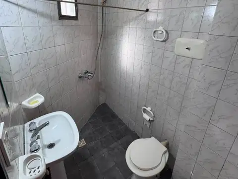Monoambiente céntrico con patio en Alquiler.