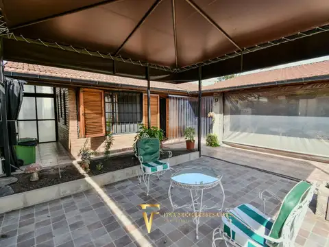 CASA EN LOTE PROPIO 10x40 • PARQUE   QUINCHO • 2 COCHERAS • APTO CRÉDITO