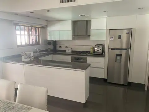 Casa 5 ambientes con 3 baños