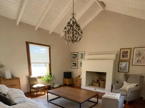 Casa en Venta con 2 cocheras