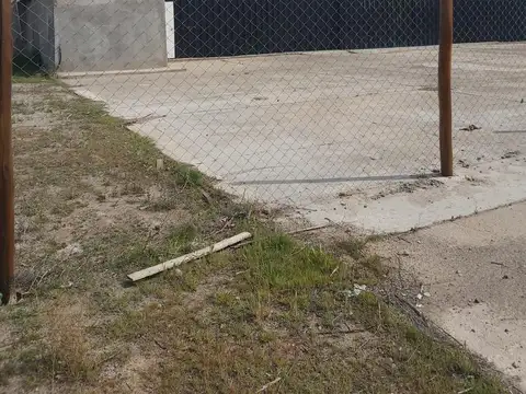 Galpón 560 mts2 en lote de 2500 mts,  en cercanías de la estación YPF y la ruta 65