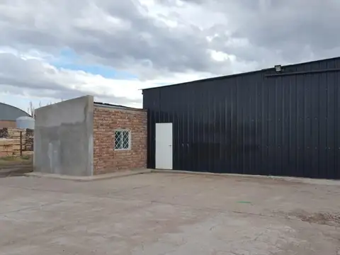 Galpon en Venta en General Fernandez Oro, USD 240.000