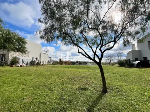 Terreno / Lote en venta a la laguna ubicado en El Cantón Norte