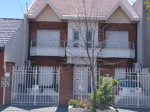 tipo casa en alquiler en Liniers