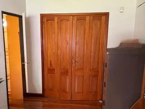 Casa en Alquiler con 6 cocheras