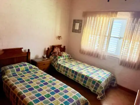 Casa 5 ambientes con 3 baños