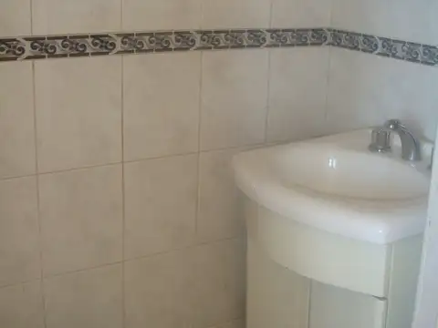4 AMBIENTES FRENTE BALCON 77 MTS 2 BAÑOS COCINA COMEDOR PISOS PARQUET PLACAR LAVADERO EXC UBICACIÓN