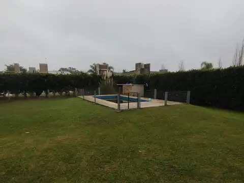 Casa en Alquiler con 3 cocheras