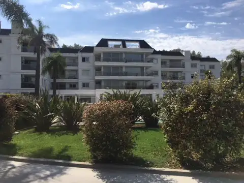 Departamento 8 ambientes con 2 baños