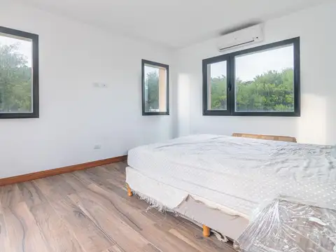 Casa en Alquiler con 2 cocheras