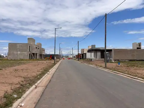 PAMPAS DE MANANTIALES. TERRENO APTO DUPLEX