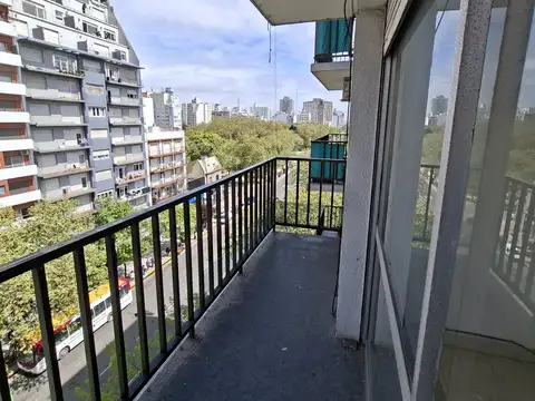 VENDO DEPARTAMENTO DOS AMBIENTES. Al frente con Balcon