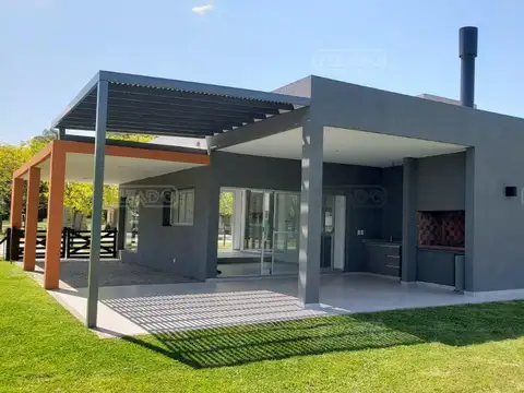 Casa en Venta en El Nacional Club De Campo, USD 220.000