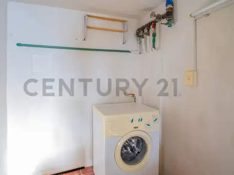 Venta de PH 3 ambientes con terraza propia, La Perla, Mar del Plata.