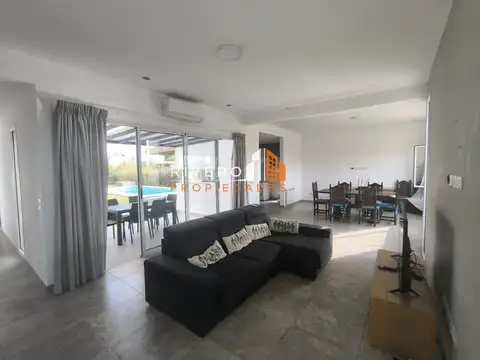 Casa 4 ambientes con 3 baños