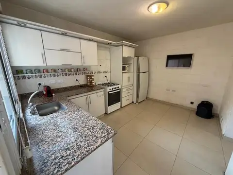 PH TRES AMBIENTES, CON PARQUE, EN VENTA. ITUZAINGO NORTE,