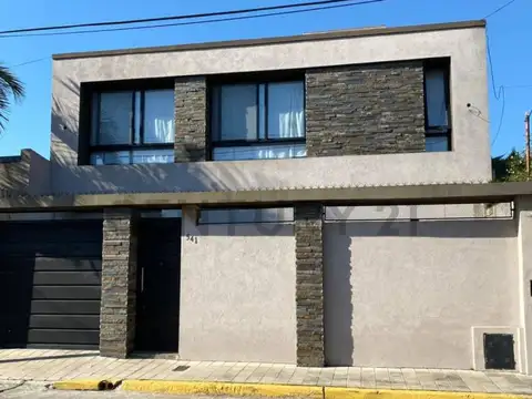 Venta Casa 5 Ambientes Temperley Pileta Jardín Garaje zona residencial