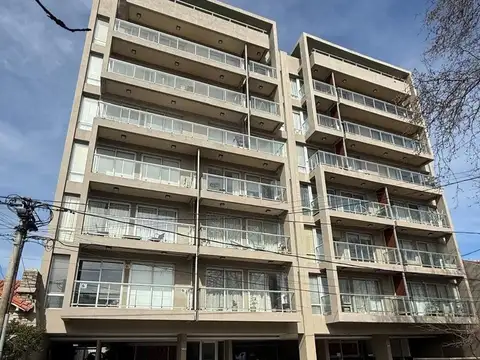 VENTA DE COCHERA "EDIFICIO LAS ALONDRAS" GUIDO 500