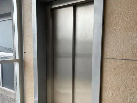 Oficina en Venta con 6 cocheras