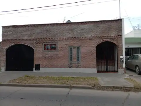 Casa 3 ambientes céntrica