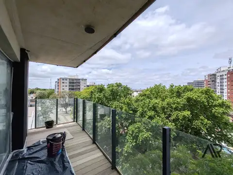 APARTAMENTO DE 2 DORMITORIOS, CON TERRAZA y PARRILLERO EN EL PRADO. ENT NOV 2025