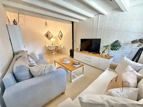 CASA 4 AMBIENTES CON DEPARTAMENTO 3 AMBIENTES EN VENTA EN CASTELAR SUR