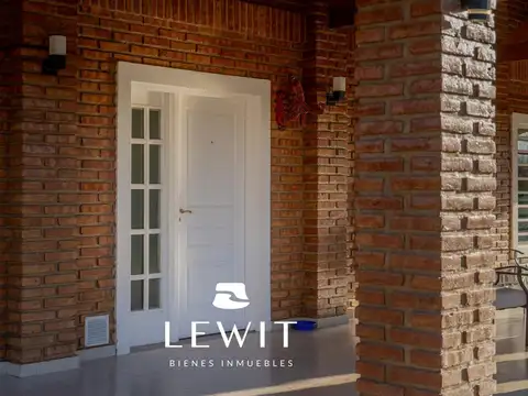 Casa en Venta con 2 cocheras