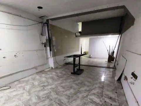 Local en Venta en Parque Chacabuco, USD 365.000