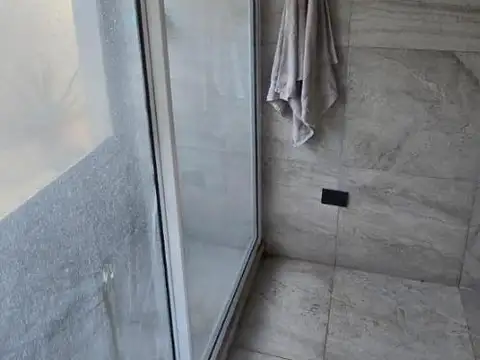 Casa en Alquiler con 2 cocheras