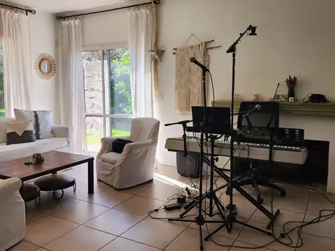 Casa 5 ambientes con 3 baños