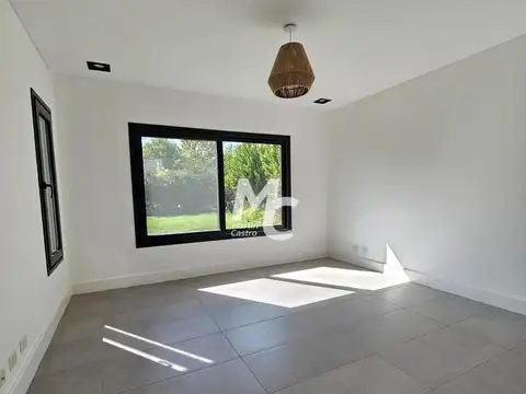 Casa en Venta al Oeste