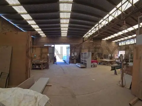 Galpón en venta en Parque Industrial Las Heras con terreno de 2.000 m² y viviend