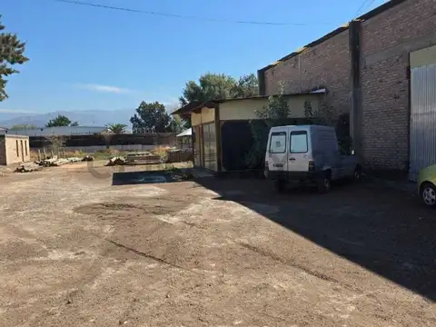 Galpón en venta en Parque Industrial Las Heras con terreno de 2.000 m² y viviend