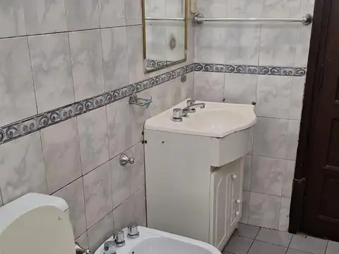 Dos viviendas  con garaje/ galpon    12,99x36,95 mts  Lanús Oeste