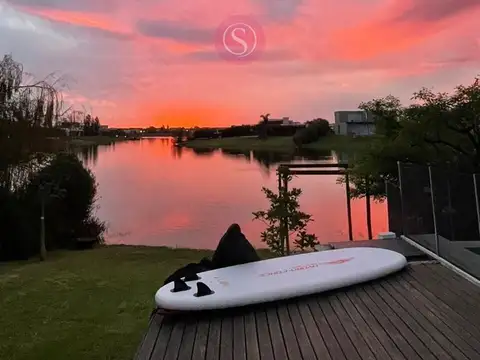 Casa 4 ambientes con 2 baños