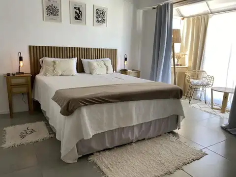 Alquiler Temporario en Recoleta. Amplio Studio, Con Balcón con Cerramiento y Balcón Abierto. 2 PAX