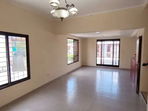 Casa 6 ambientes con 1 baño