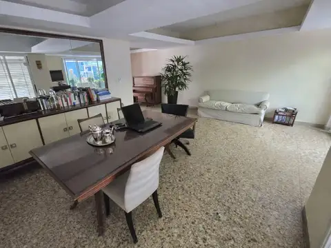 Casa 6 Ambientes con Cocheras en Balvanera - Excelente Ubicacion  