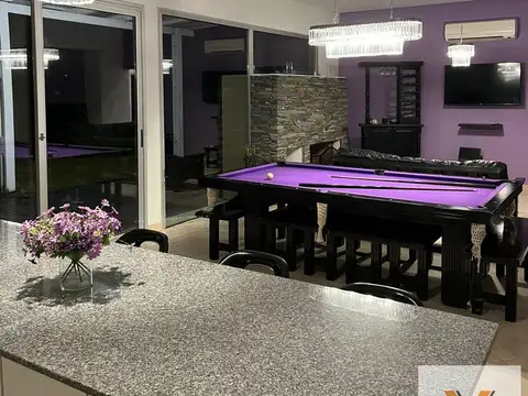 Casa 4 ambientes con 2 baños