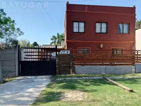 Venta / Casa Amoblada con Pileta / Permuta / Apto Crédito / De Vicenzo Grande