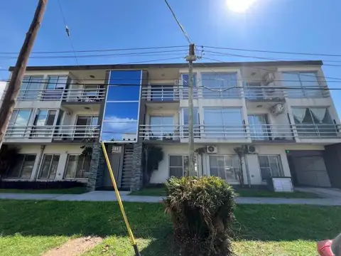 Departamento 2 ambientes con cochera, Bernal Oeste