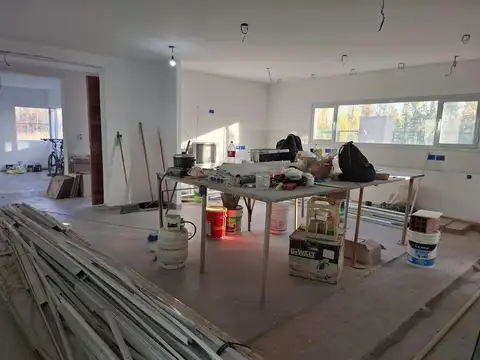 Casa 4 ambientes con 2 baños