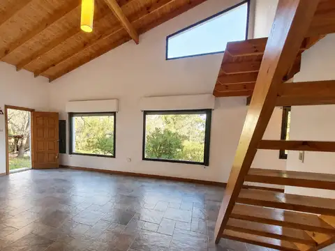 Casa 6 ambientes con 2 baños