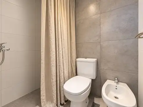 Departamento de 1 dormitorio con cochera en venta en La Plata sobre Calle 59 [Cod: ]