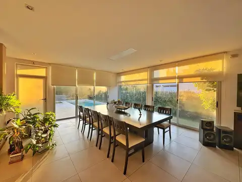 Casa 5 ambientes con 2 baños